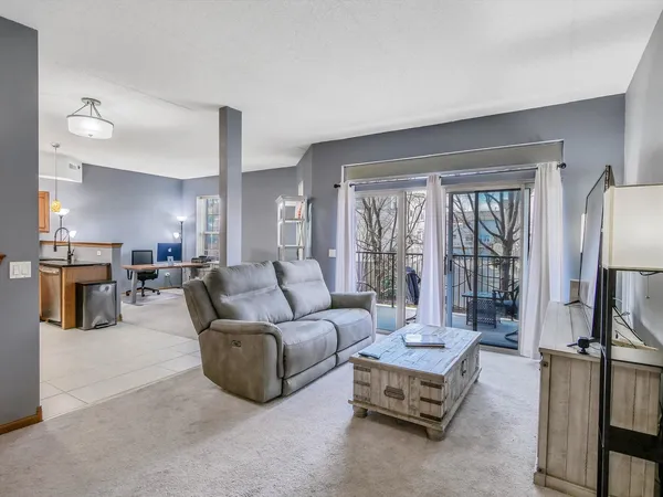 $264,900 | 3135 Town Square Drive, Unit 104, Rolling Meadows, IL 60008