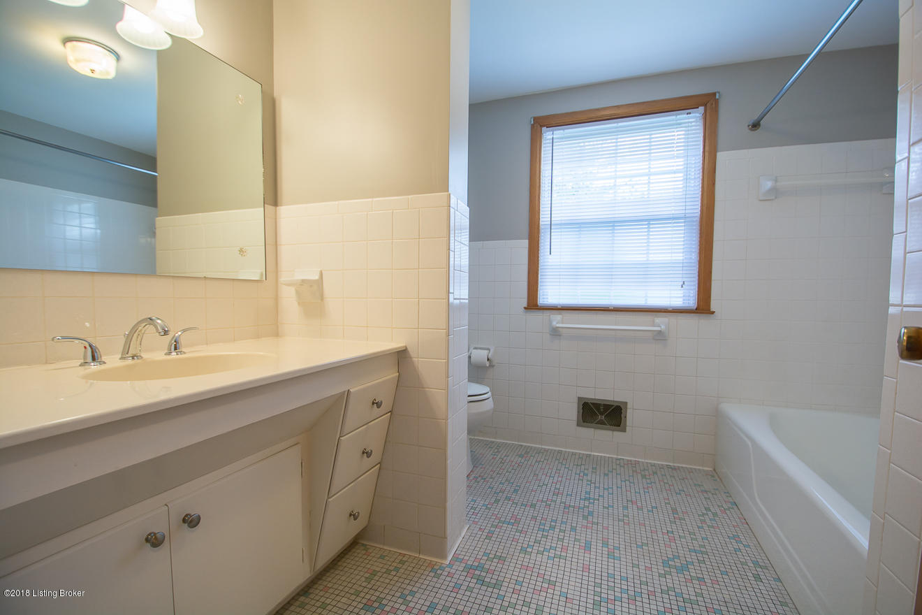 3247 Beals Branch Road Louisville, KY 40206 - Photo 35 of 48 Full Bath