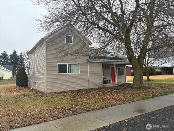 a front view of house with yard