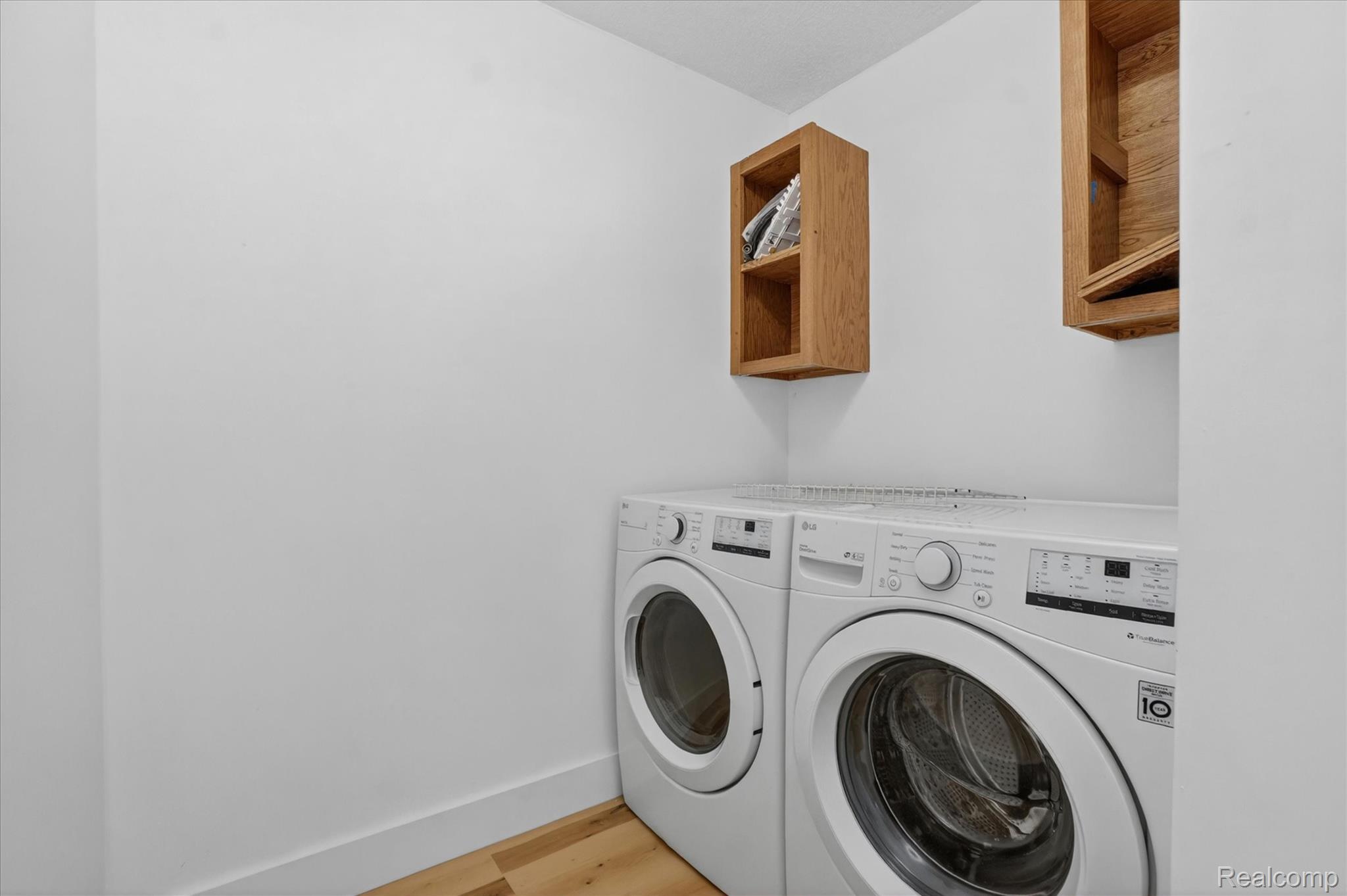 1400 North Every Road Mason, MI 48854 - Photo 17 of 33 Laundry room