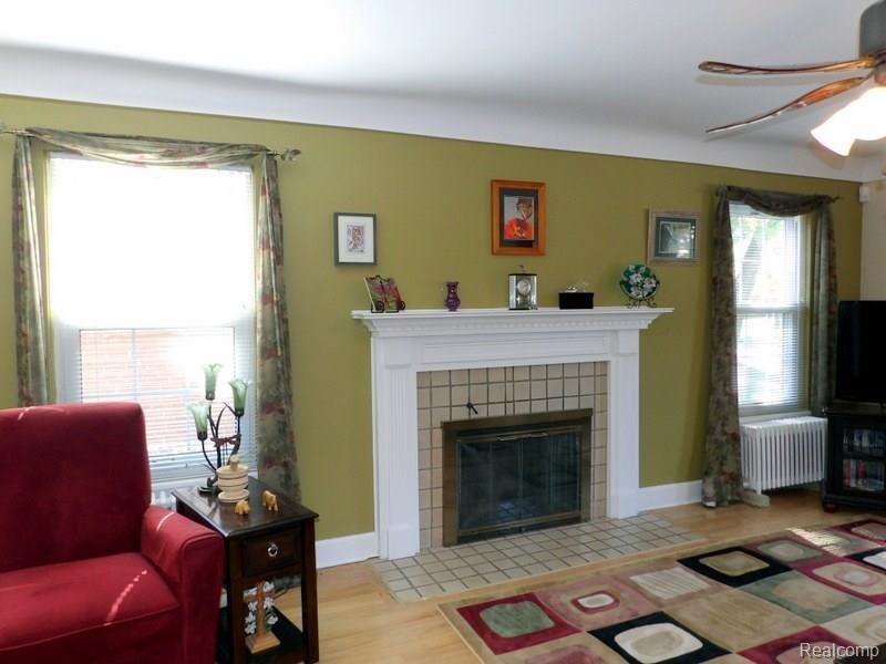 9015 Ruth Avenue Allen Park, MI 48101 - Photo 17 of 48 102_6119.JPG