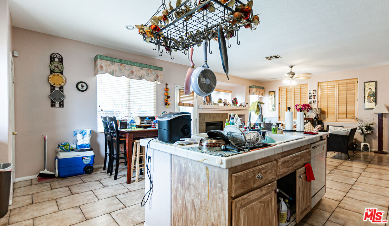 12590 Mango Lane Riverside, CA 92503 - Photo 13 of 46