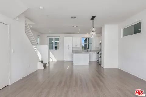 $4,500 | 2700 East Chaucer Street, Unit 34, Los Angeles, CA 90065