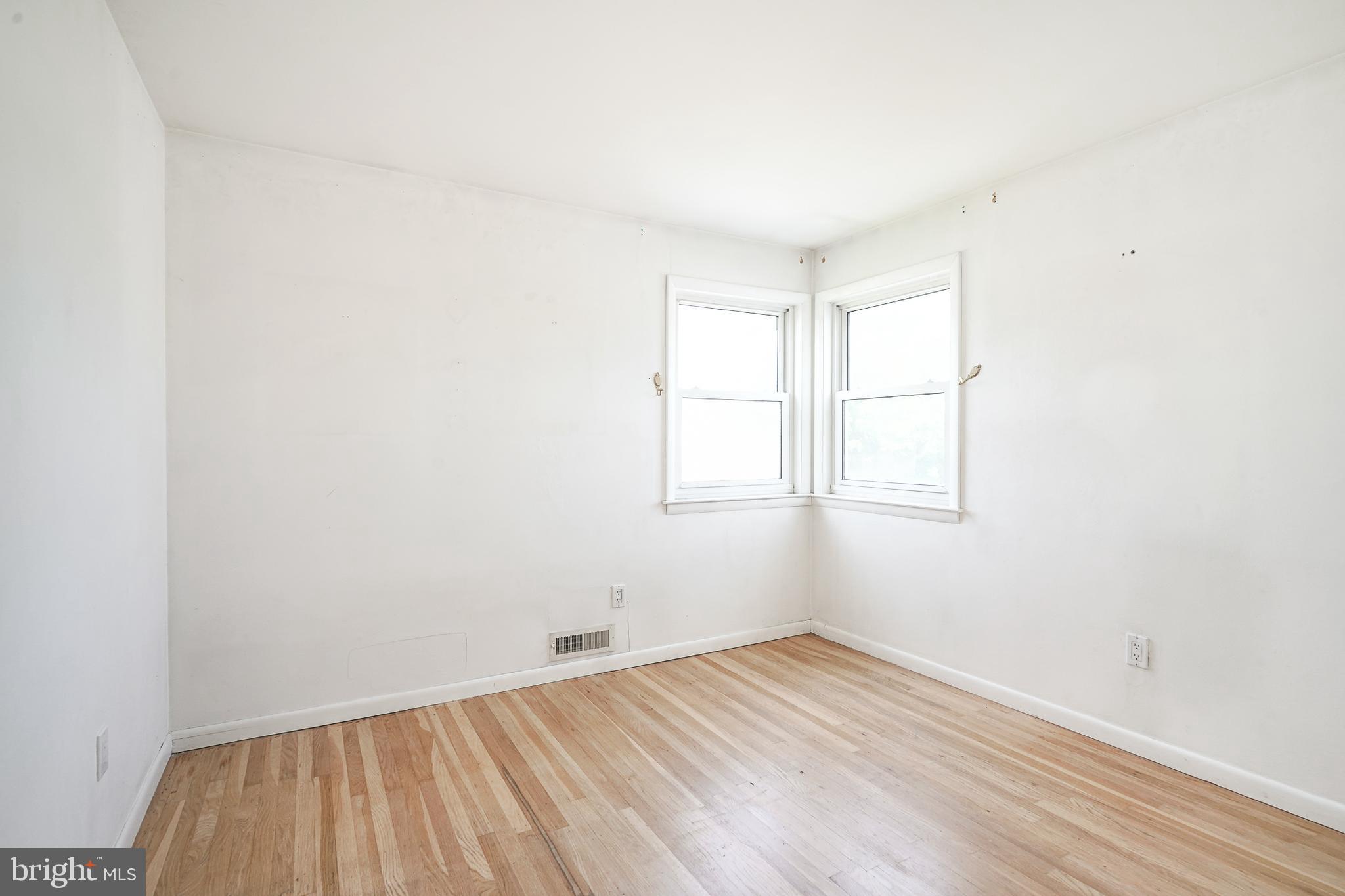 152 Kelly Driver Road Laurel Springs, NJ 08021 - Photo 18 of 30 an empty room with a window