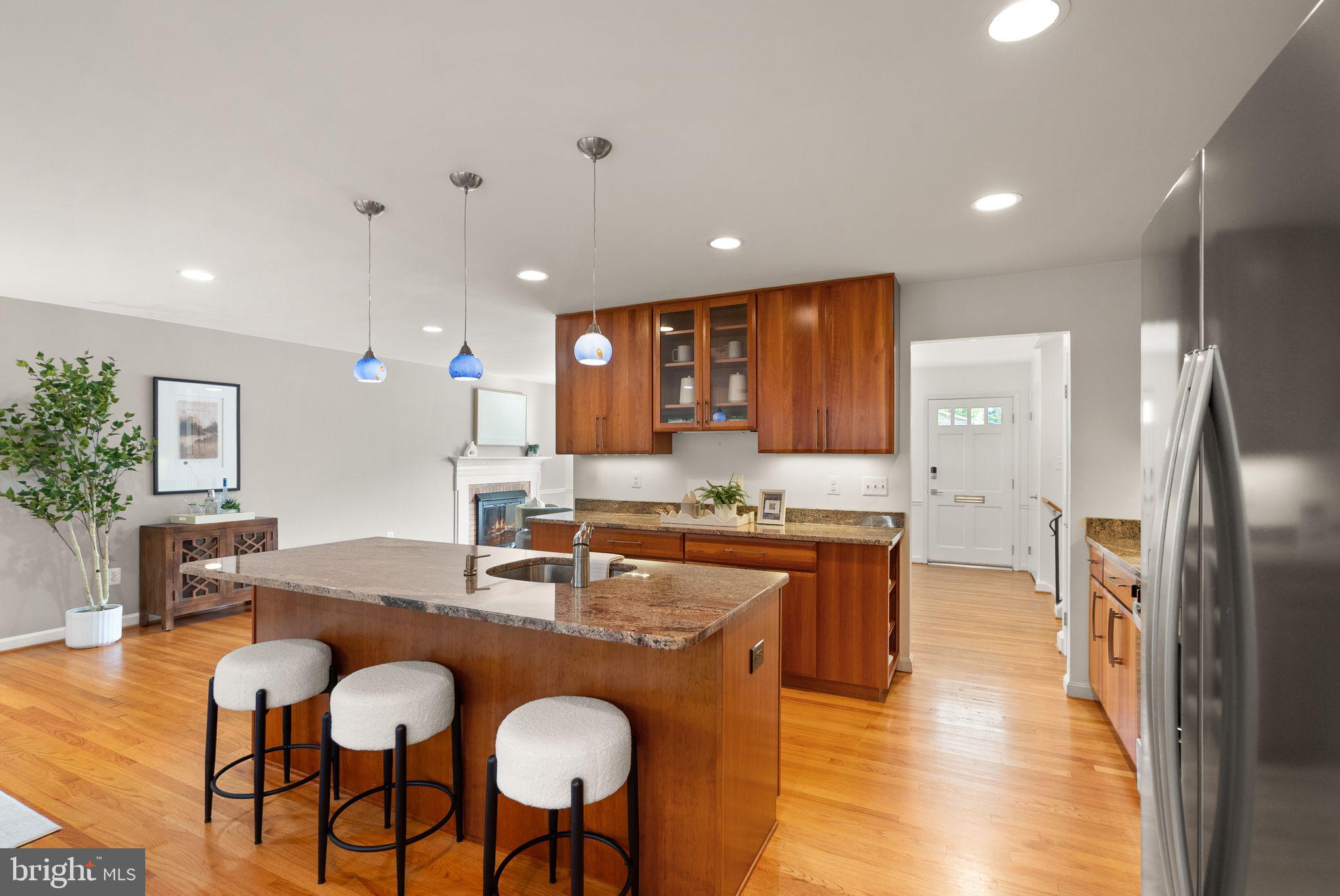 3607 Colony Road Fairfax, VA 22030 - Photo 10 of 73 Pendant lighting over lighting