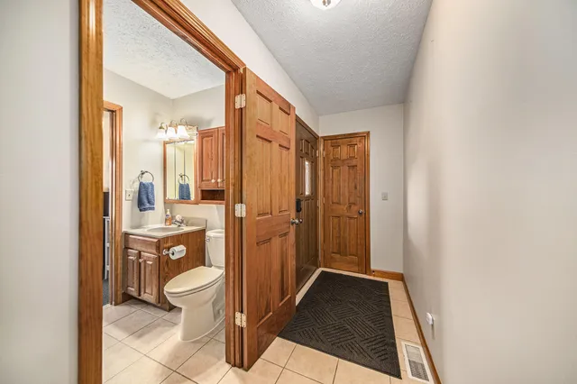 $299,900 | 5501 Donavon Drive, Jackson, MI 49201