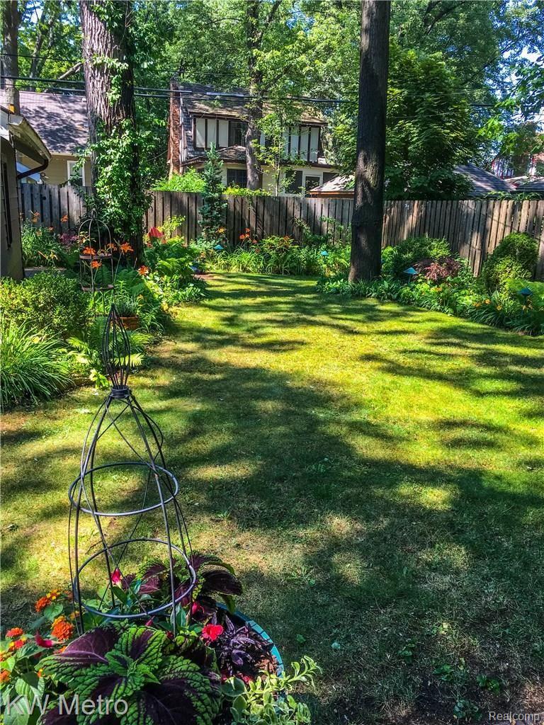 25 Devonshire Road Pleasant Ridge, MI 48069 - Photo 20 of 20 25 Devonshire Out (3 of 3).jpg