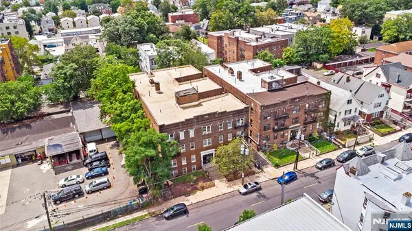 $1,400 | 16 Irving Street, Unit C6, Newark, NJ 07104