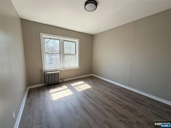 $1,400 | 16 Irving Street, Unit C6, Newark, NJ 07104