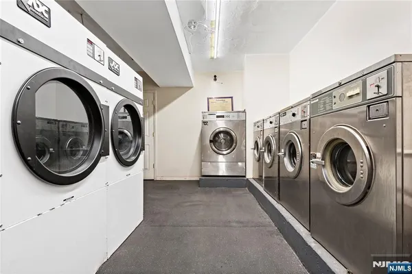 $1,400 | 16 Irving Street, Unit C6, Newark, NJ 07104