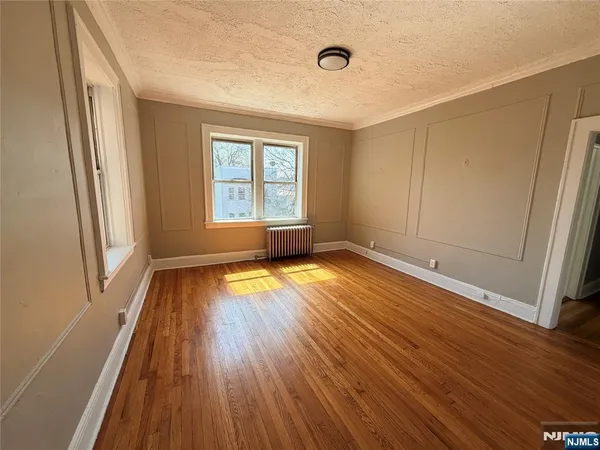 $1,400 | 16 Irving Street, Unit C6, Newark, NJ 07104