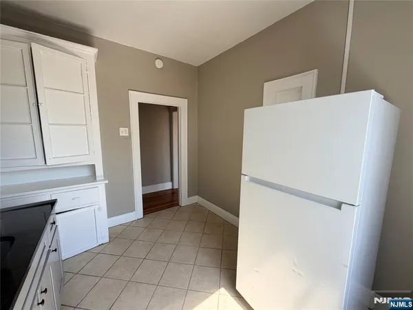 $1,400 | 16 Irving Street, Unit C6, Newark, NJ 07104