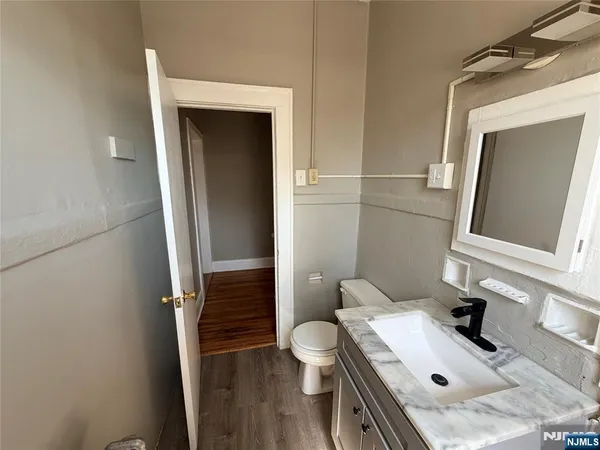 $1,400 | 16 Irving Street, Unit C6, Newark, NJ 07104