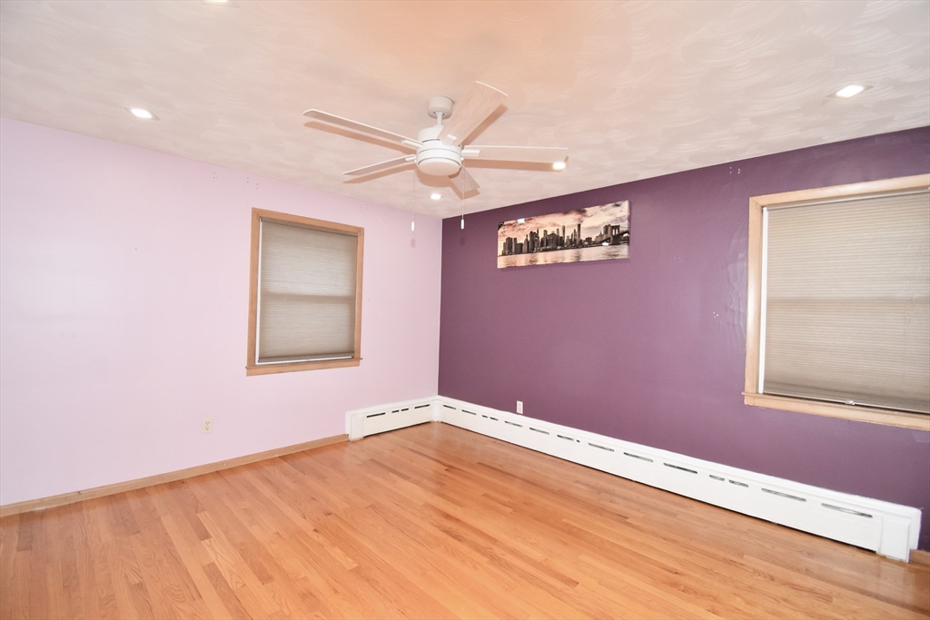 541 Grattan Street Chicopee, MA 01020 - Photo 11 of 38