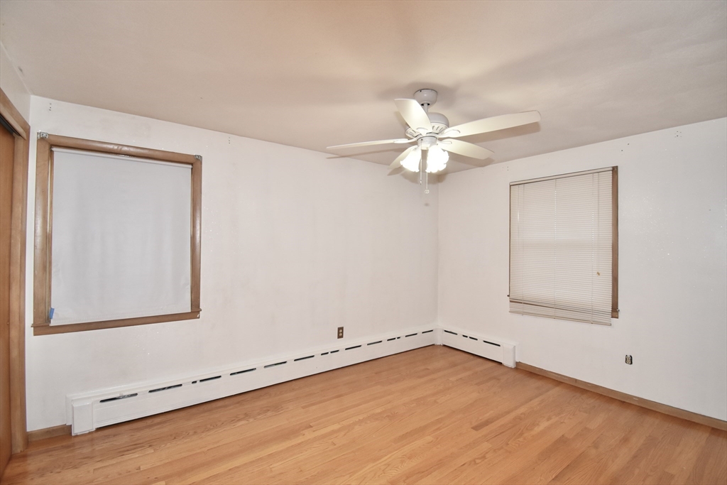 541 Grattan Street Chicopee, MA 01020 - Photo 14 of 38