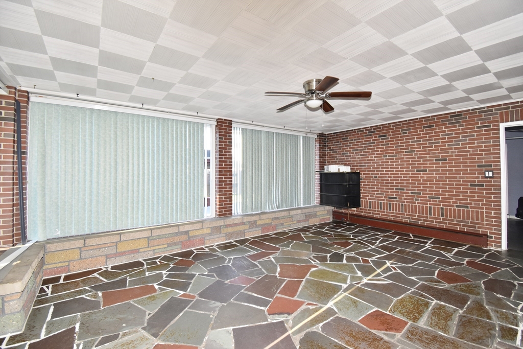 541 Grattan Street Chicopee, MA 01020 - Photo 15 of 38