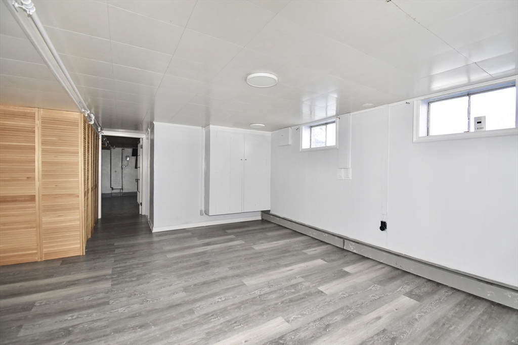 541 Grattan Street Chicopee, MA 01020 - Photo 20 of 38