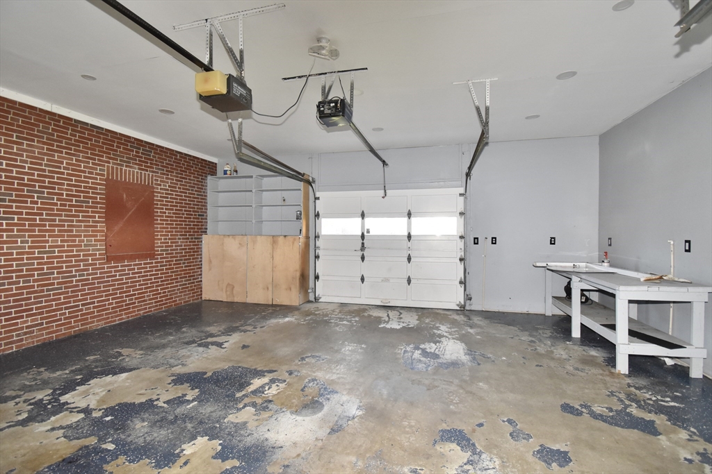 541 Grattan Street Chicopee, MA 01020 - Photo 25 of 38