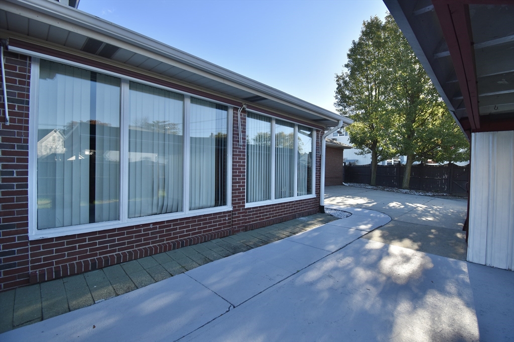 541 Grattan Street Chicopee, MA 01020 - Photo 27 of 38