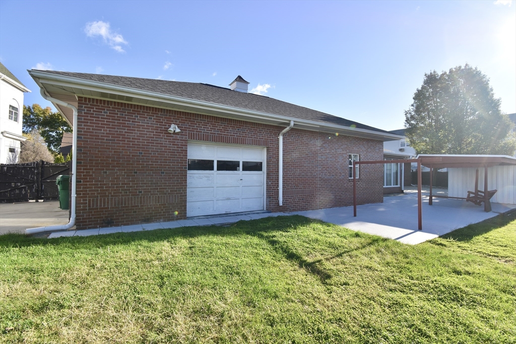 541 Grattan Street Chicopee, MA 01020 - Photo 32 of 38