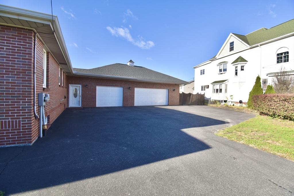 541 Grattan Street Chicopee, MA 01020 - Photo 36 of 38