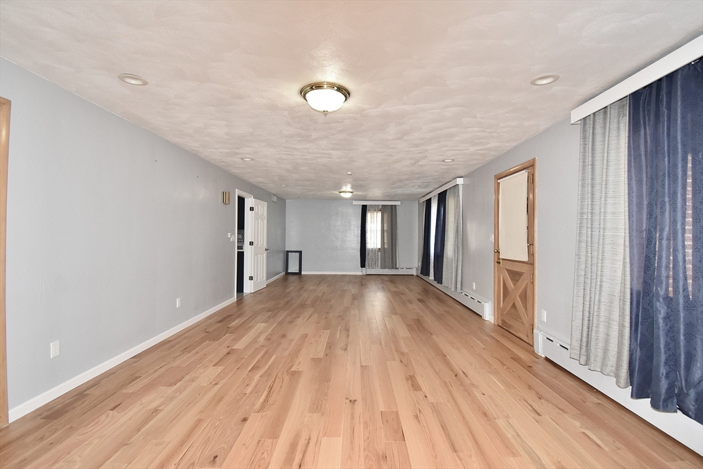 541 Grattan Street Chicopee, MA 01020 - Photo 5 of 38