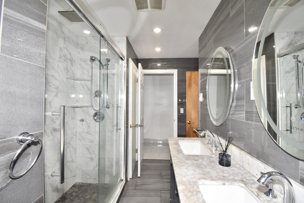 541 Grattan Street Chicopee, MA 01020 - Photo 7 of 38