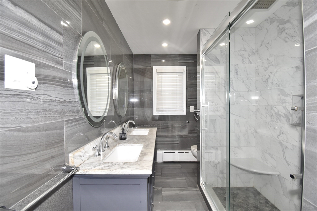 541 Grattan Street Chicopee, MA 01020 - Photo 8 of 38