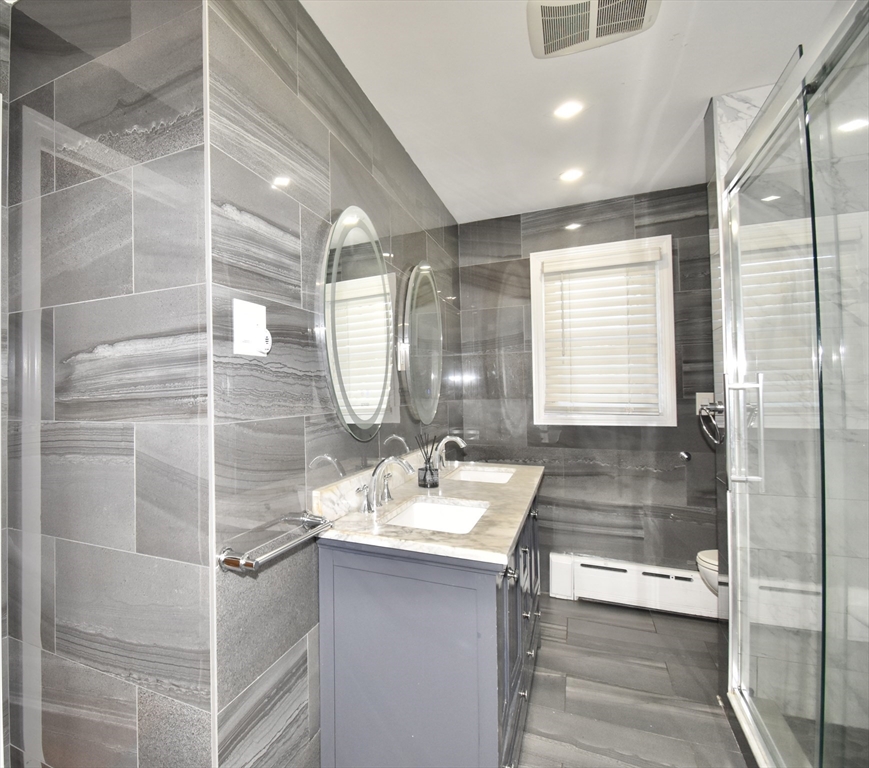 541 Grattan Street Chicopee, MA 01020 - Photo 9 of 38