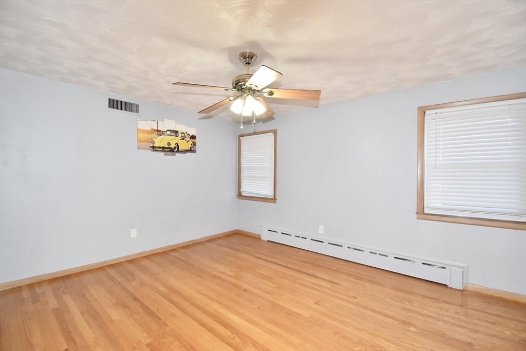 541 Grattan Street Chicopee, MA 01020 - Photo 10 of 38