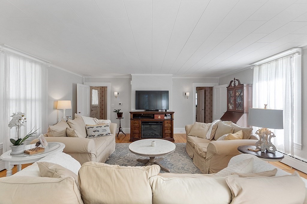 24 Neck Road Lancaster, MA 01523 - Photo 5 of 38