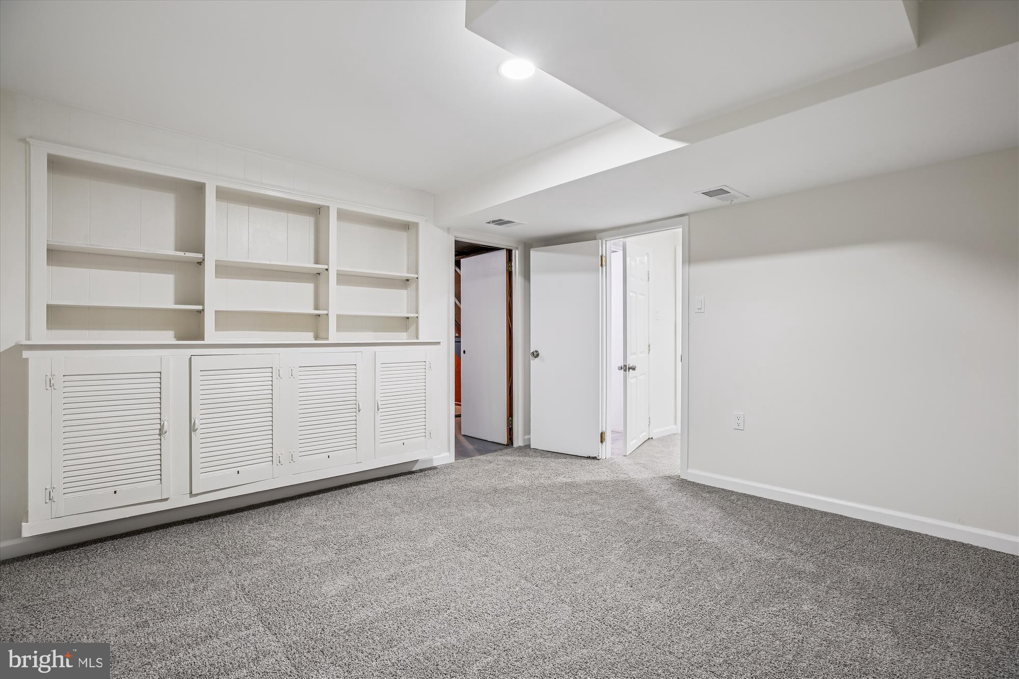 11502 Nairn Road Silver Spring, MD 20902 - Photo 30 of 43 an empty room with a empty space