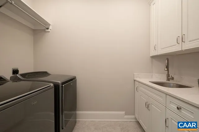 a view of yard with trees