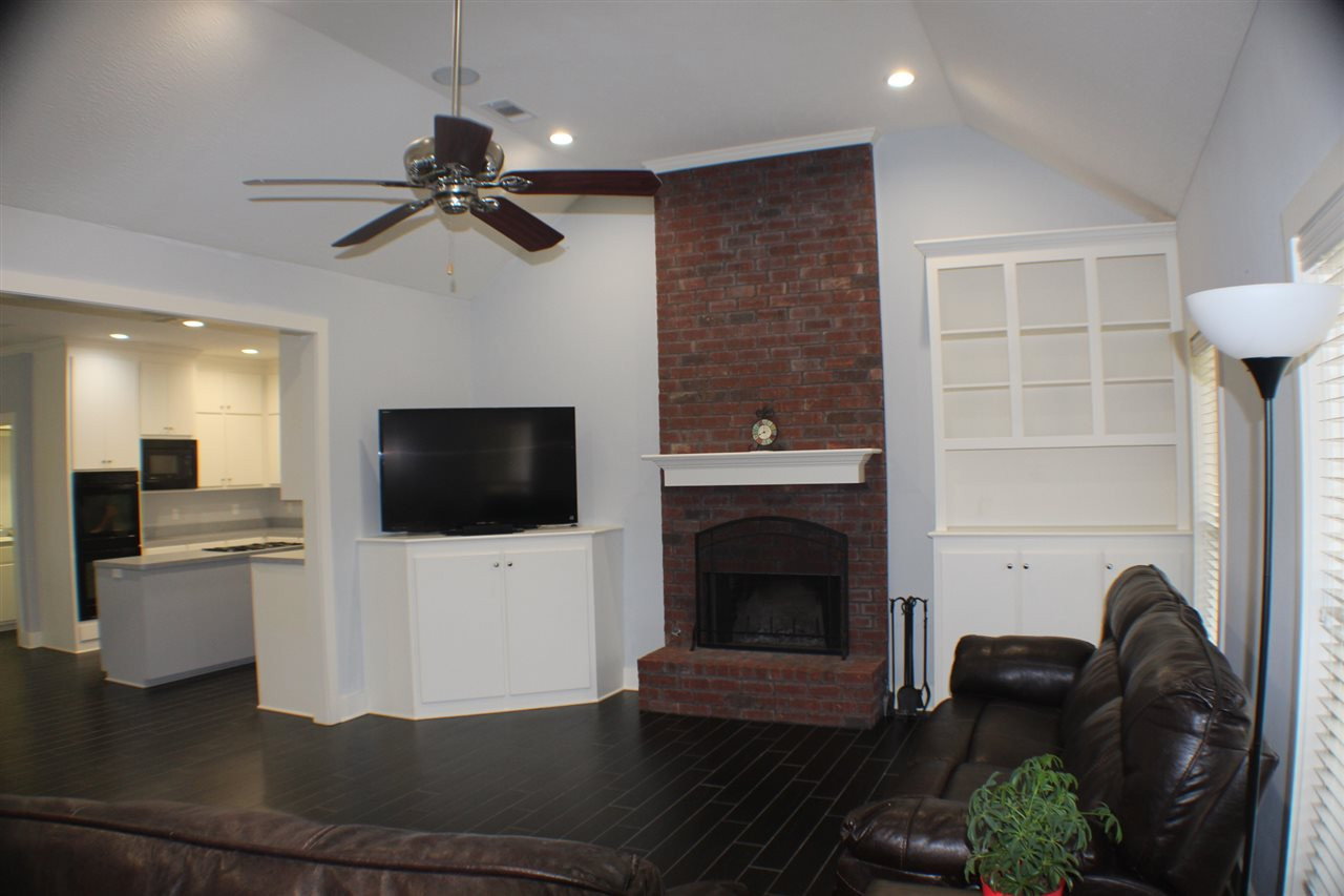 5136 Green Gable Road Terry, MS 39170 - Photo 10 of 33 Built-ins