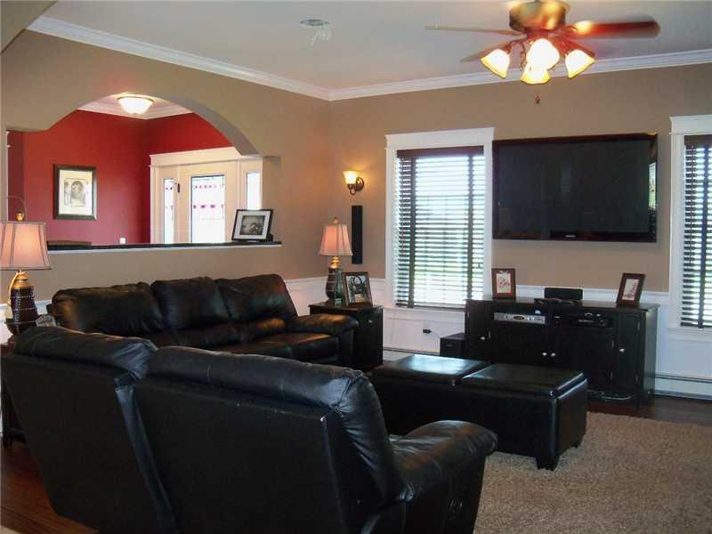 59 Peruvian Way Bangor, ME 04401 - Photo 5 of 35 Living Room.