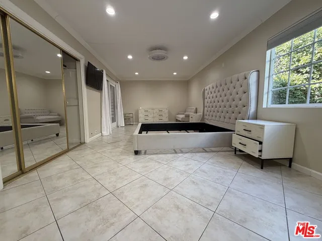 a view of hallway with a hallway