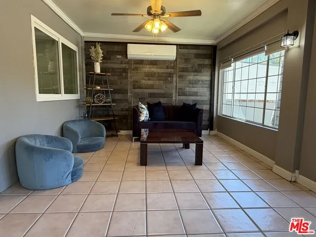 a view of an entryway with a livingroom