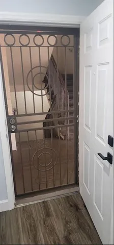 a view of a house with backyard