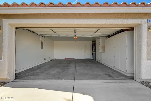 $2,500 | 1095 Snow Roof Avenue, Henderson, NV 89052