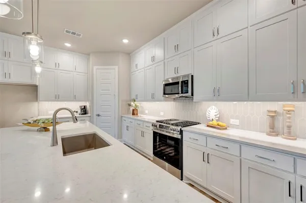 $449,990 | 765 Shinnery Oak Way, Waxahachie, TX 75165