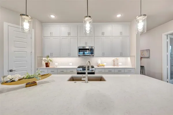 $449,990 | 765 Shinnery Oak Way, Waxahachie, TX 75165