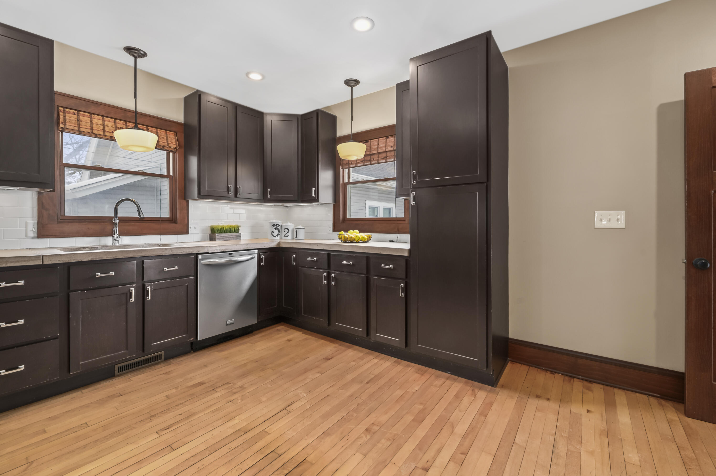 2735 South Greeley Street Milwaukee, WI 53207 - Photo 12 of 37 Kitchen