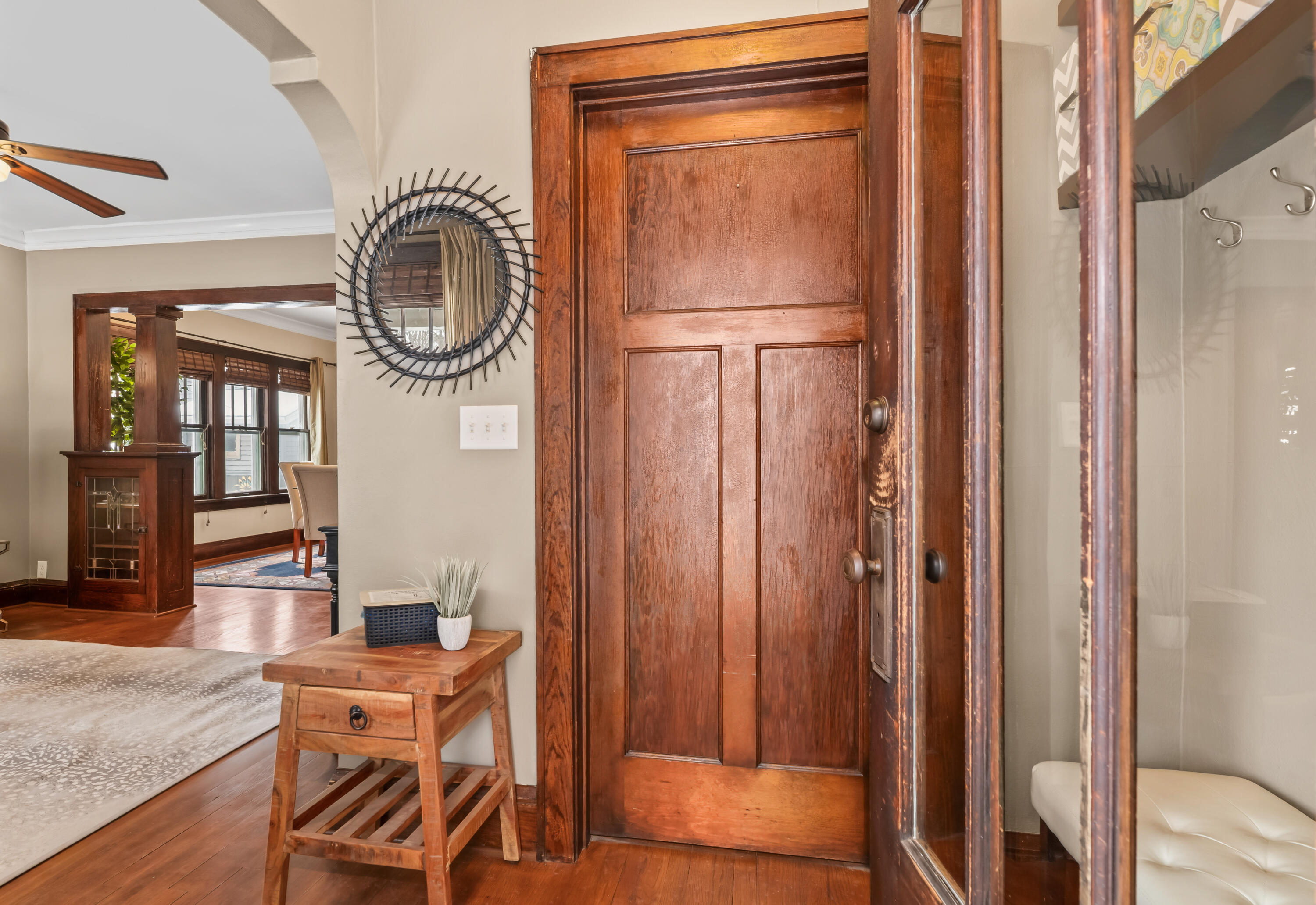 2735 South Greeley Street Milwaukee, WI 53207 - Photo 2 of 37 Foyer