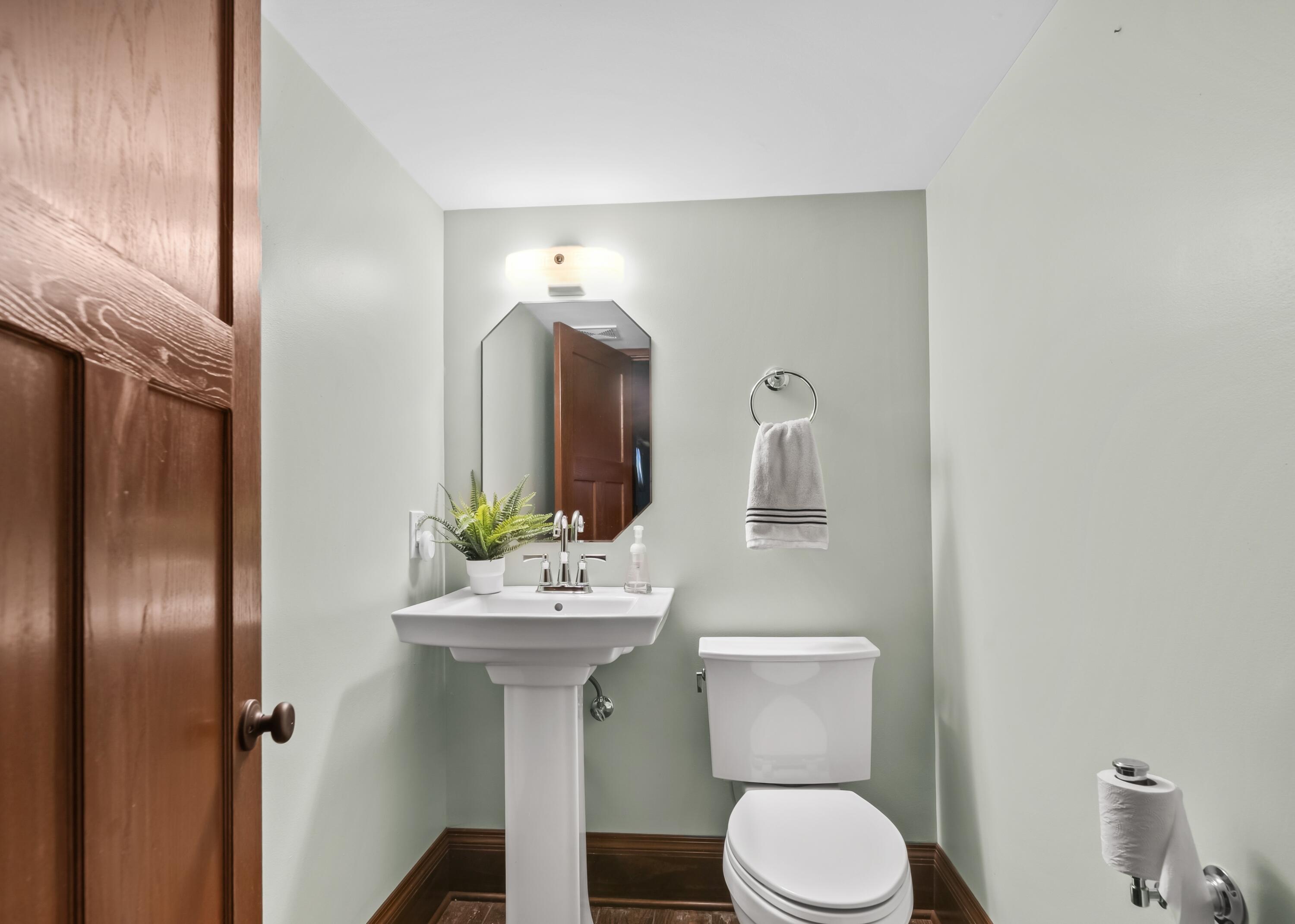 2735 South Greeley Street Milwaukee, WI 53207 - Photo 29 of 37 Updated 1/2 Bath in Lower Level