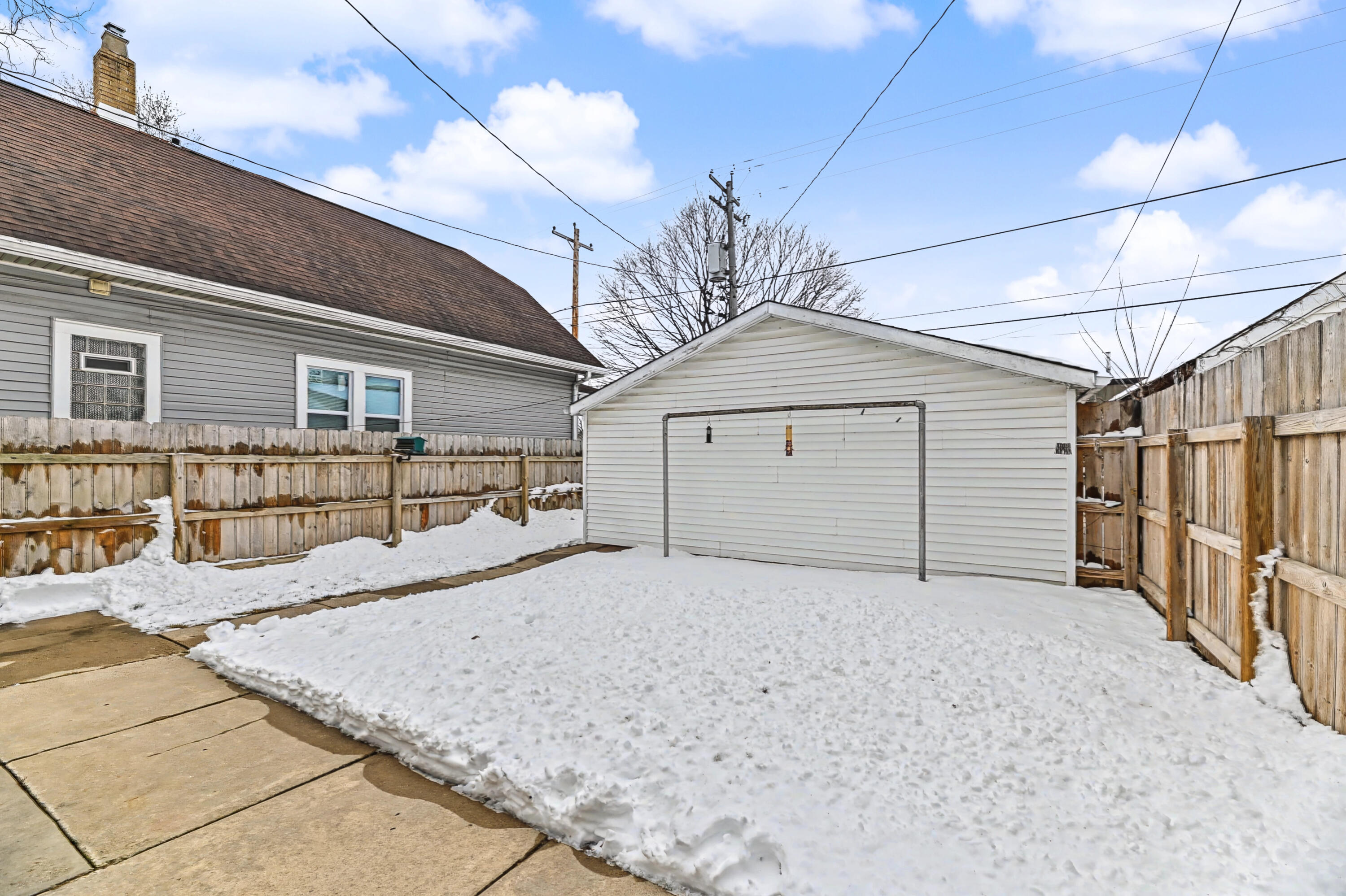 2735 South Greeley Street Milwaukee, WI 53207 - Photo 30 of 37 Fenced in Yard!