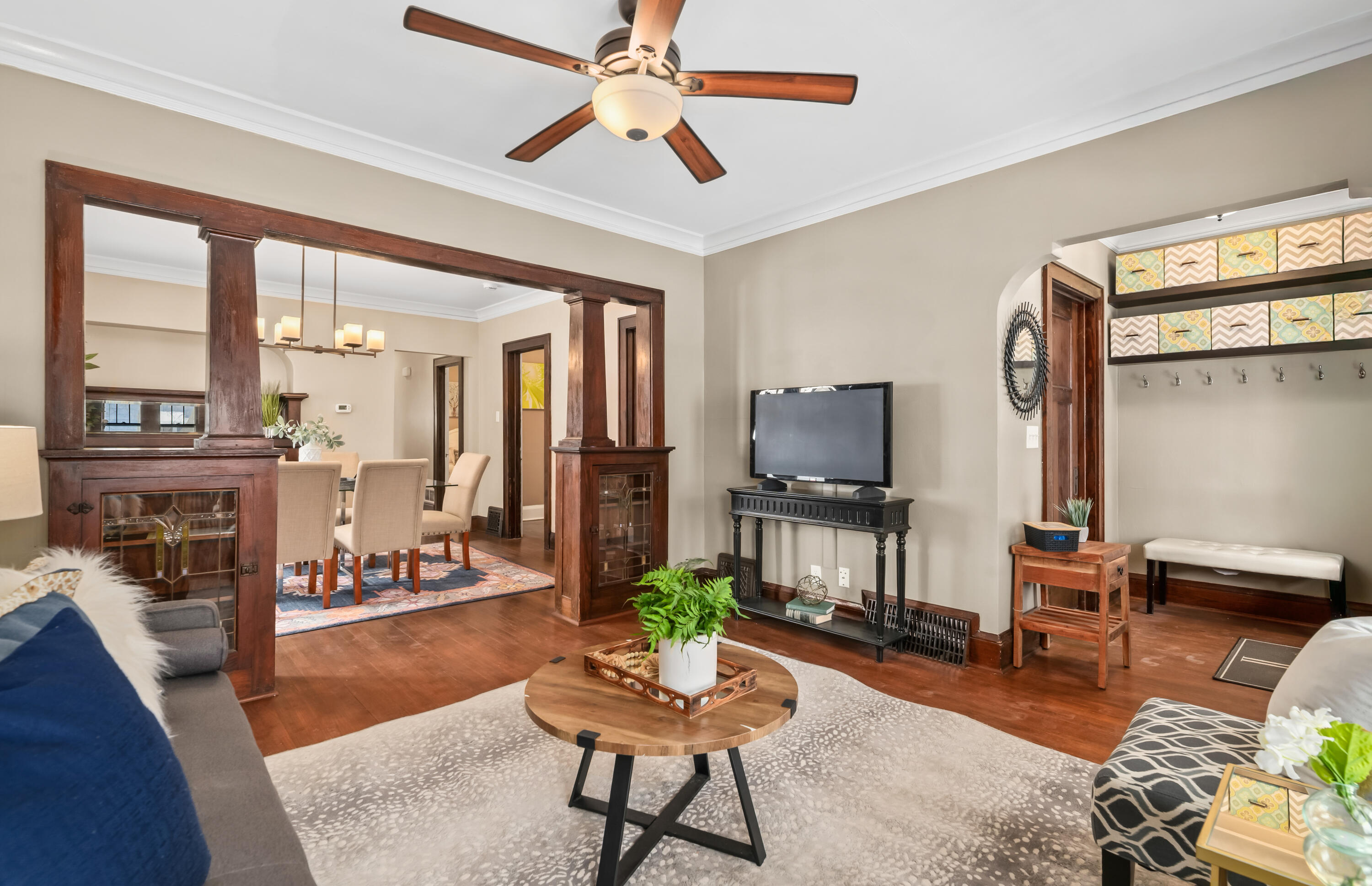 2735 South Greeley Street Milwaukee, WI 53207 - Photo 6 of 37 Living to Dining