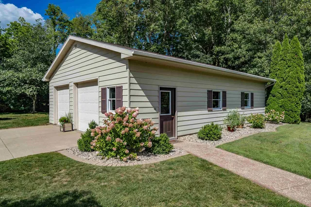 $750,000 | 14415 Highway 13, North Manchester, IN 46962