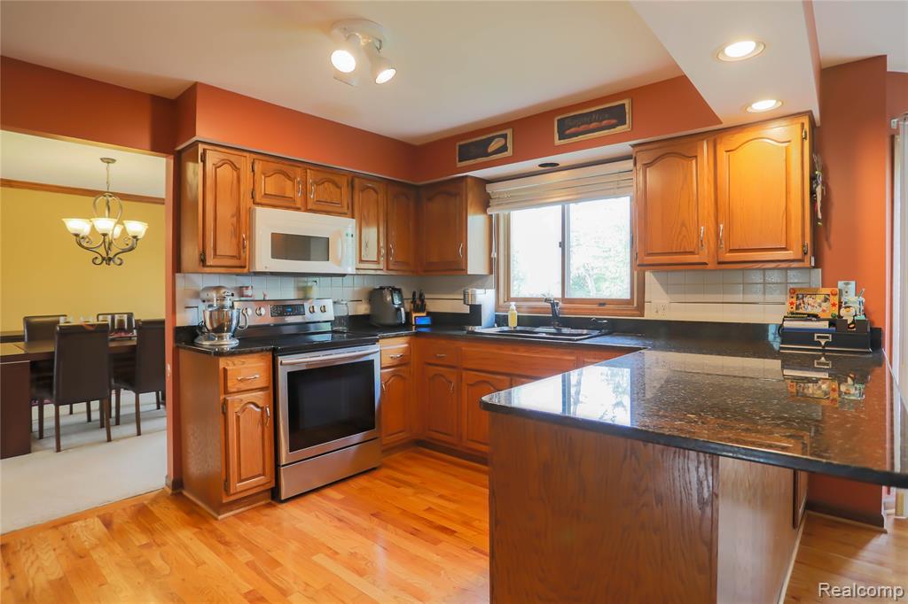 810 Box Canyon Court Rochester Hills, MI 48309 - Photo 16 of 53