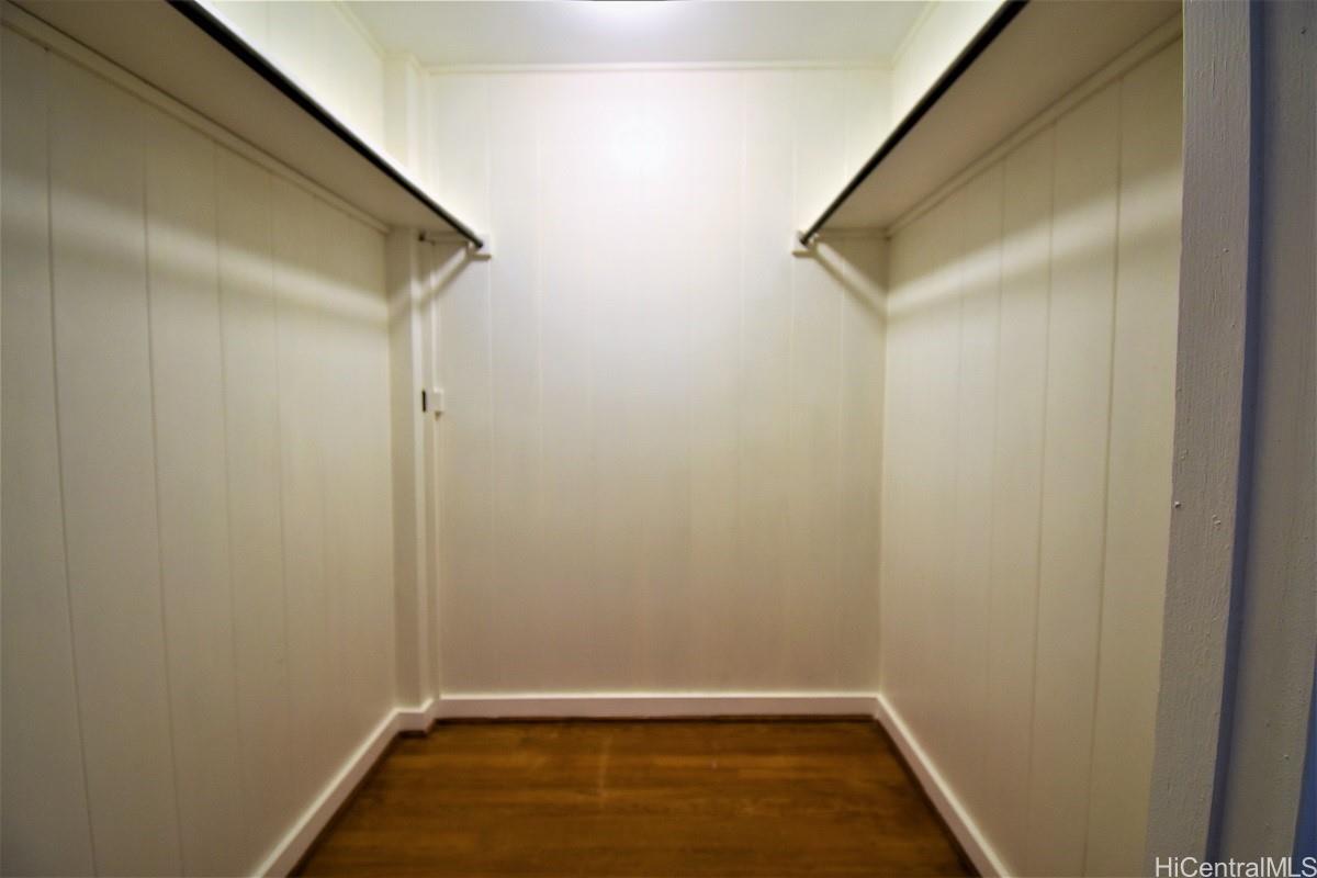 172 Puiwa Road Honolulu, HI 96817 - Photo 11 of 23 Walk in closet
