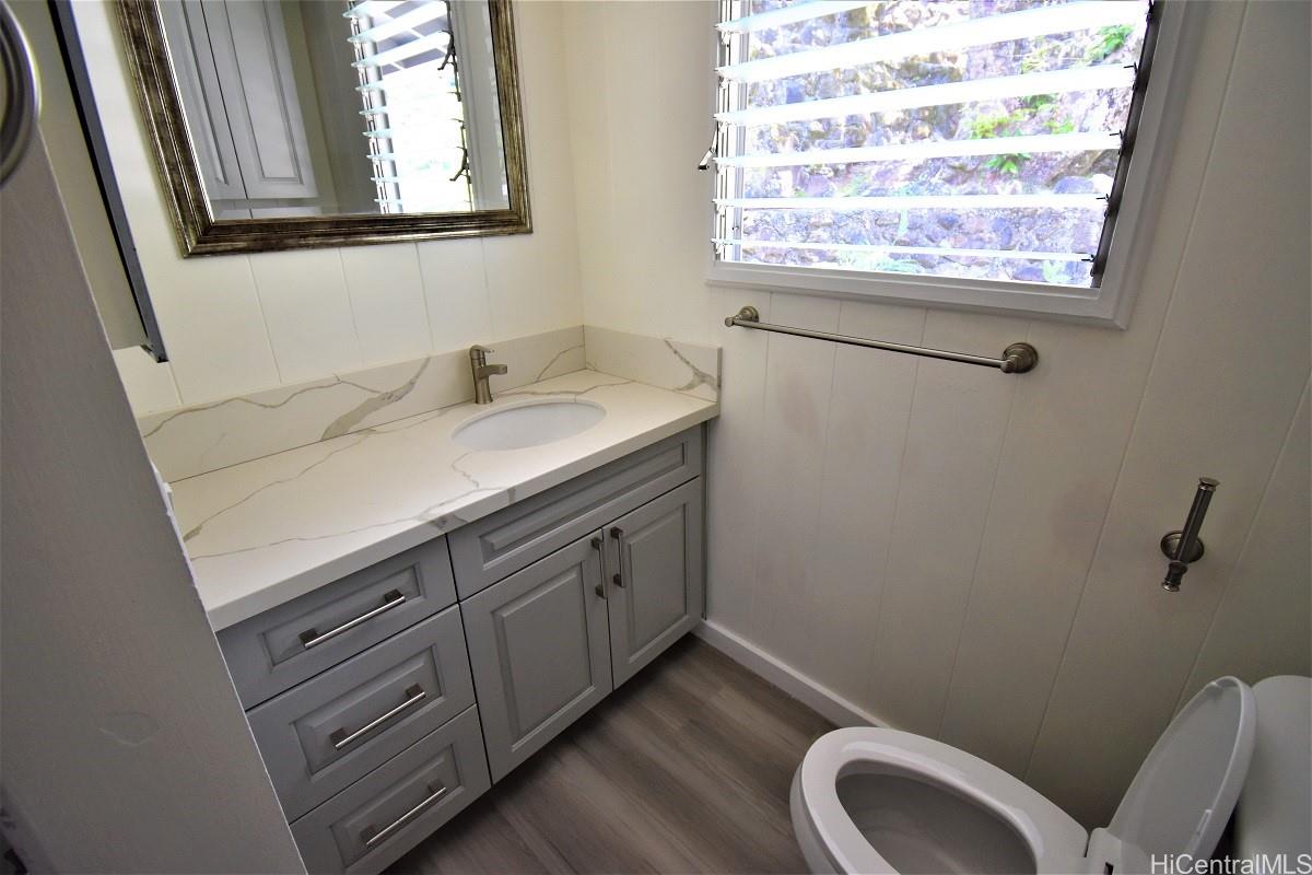 172 Puiwa Road Honolulu, HI 96817 - Photo 19 of 23 Guest Bathroom